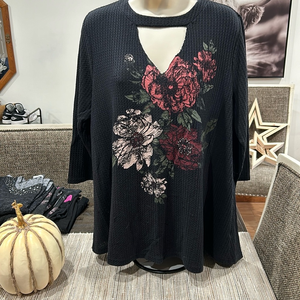 Maurice’s brand size 0, black waffle knit 3/4 sleeve floral shirt